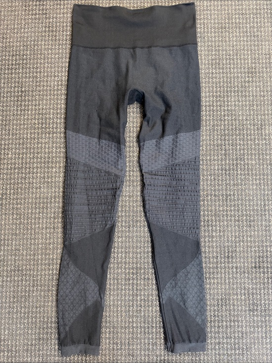 SPANX Pants - SPANX Black Seamless Textured High-Rise Leggings